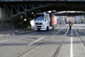 LKW blieb unter Bruecke haengen Koeln Deutz Opladenerstr Deutz Muelheimerstr P098